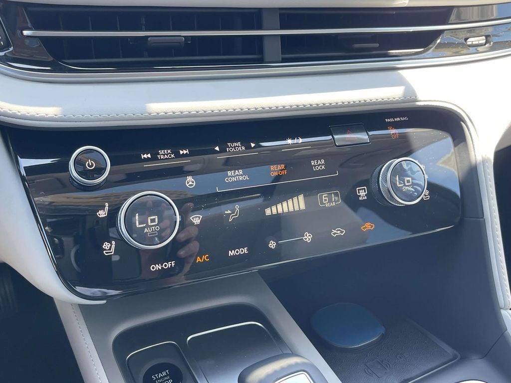 2027 INFINITI QX60 LUXE