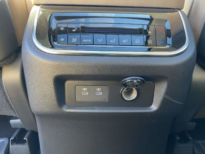 2027 INFINITI QX80 Luxe 4WD
