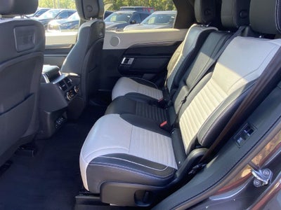 2024 Land Rover Discovery Metropolitan Edition
