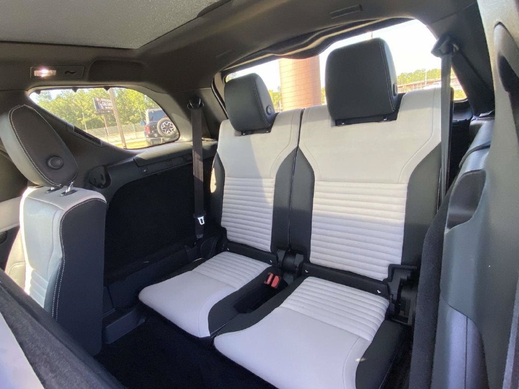 2024 Land Rover Discovery Metropolitan Edition
