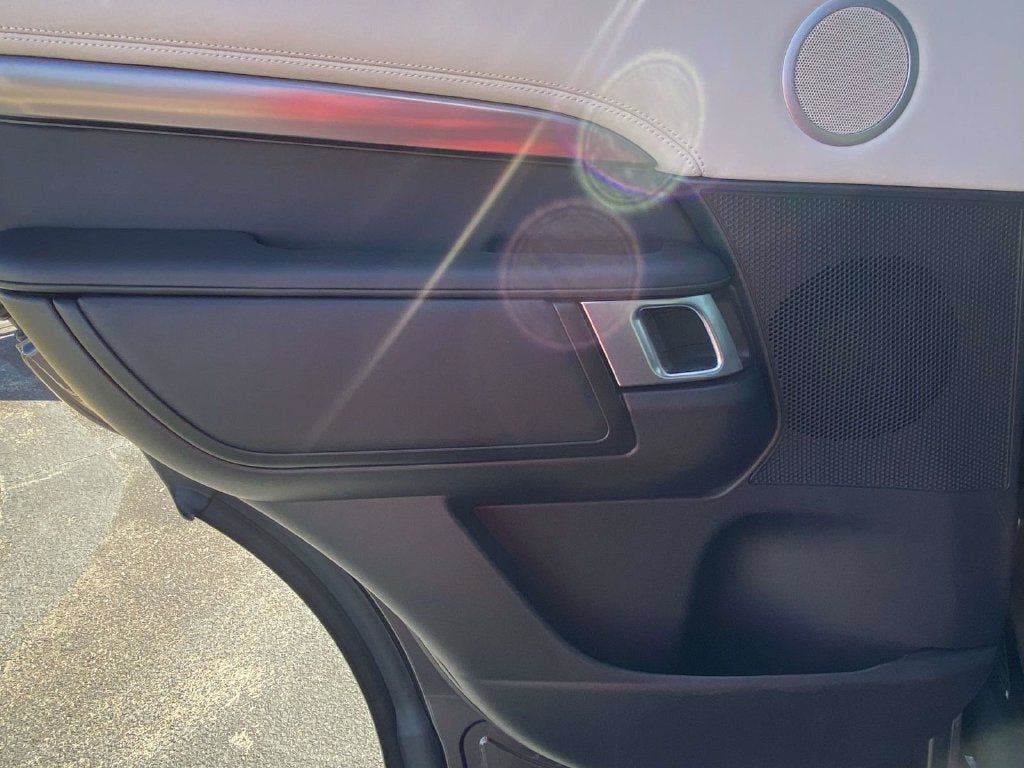 2024 Land Rover Discovery Metropolitan Edition