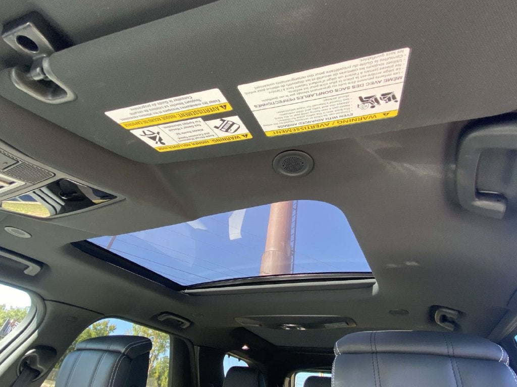 2024 Land Rover Discovery Metropolitan Edition