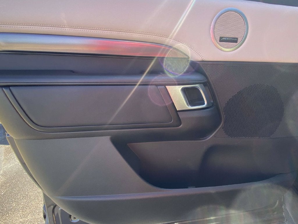 2024 Land Rover Discovery Metropolitan Edition