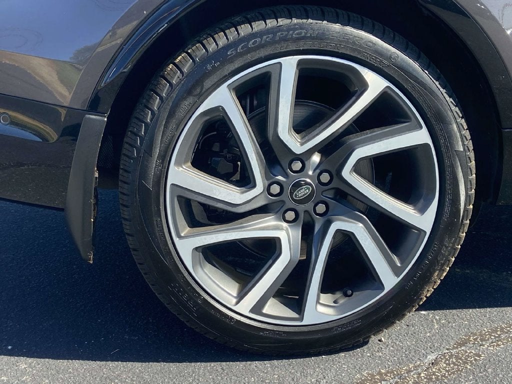 2024 Land Rover Discovery Metropolitan Edition