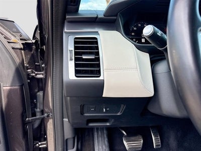 2024 Land Rover Discovery Metropolitan Edition