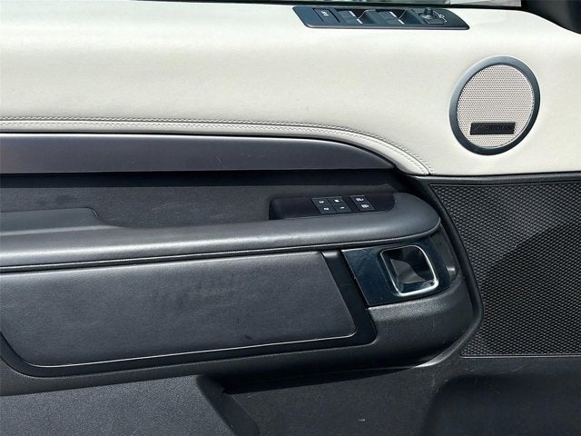 2024 Land Rover Discovery Metropolitan Edition