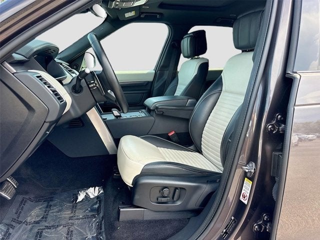 2024 Land Rover Discovery Metropolitan Edition