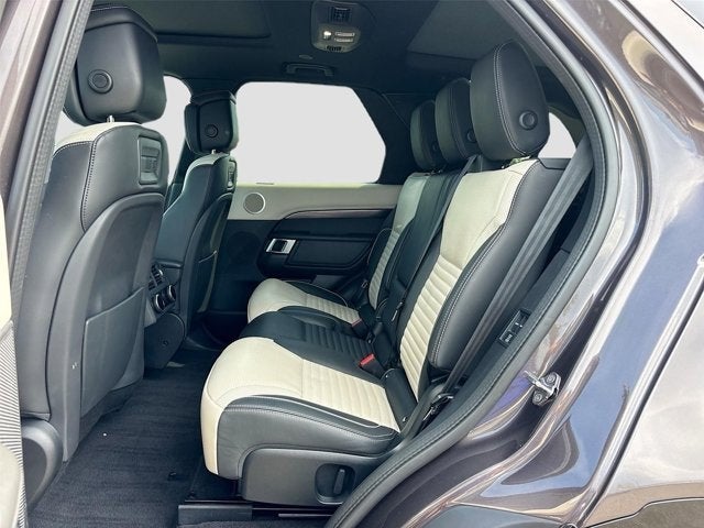 2024 Land Rover Discovery Metropolitan Edition