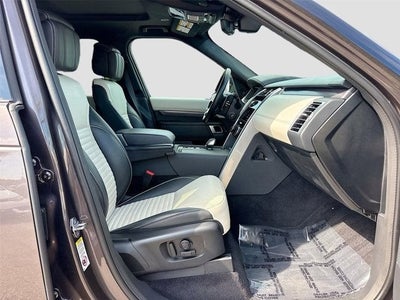 2024 Land Rover Discovery Metropolitan Edition