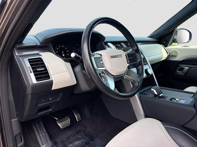 2024 Land Rover Discovery Metropolitan Edition